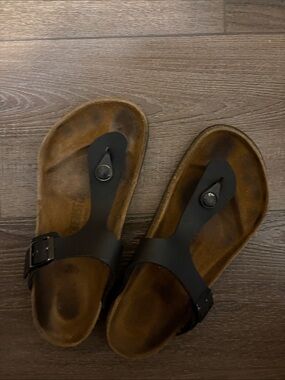 Ladies Black Leather T-strap Sandals
